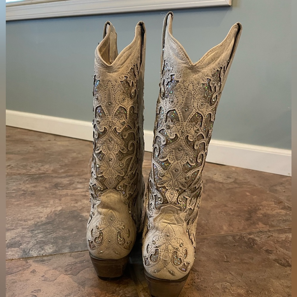 Corral Cream and Silver Embroidered Heeled Boots - Picture 4 of 8